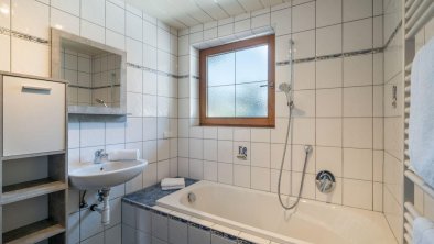 Haus_Ascher_Gruber_Rumerweg_3_Aschau_Badezimmer