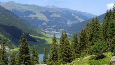 Durlaßboden Stausee mit Blick auf Königsleiten