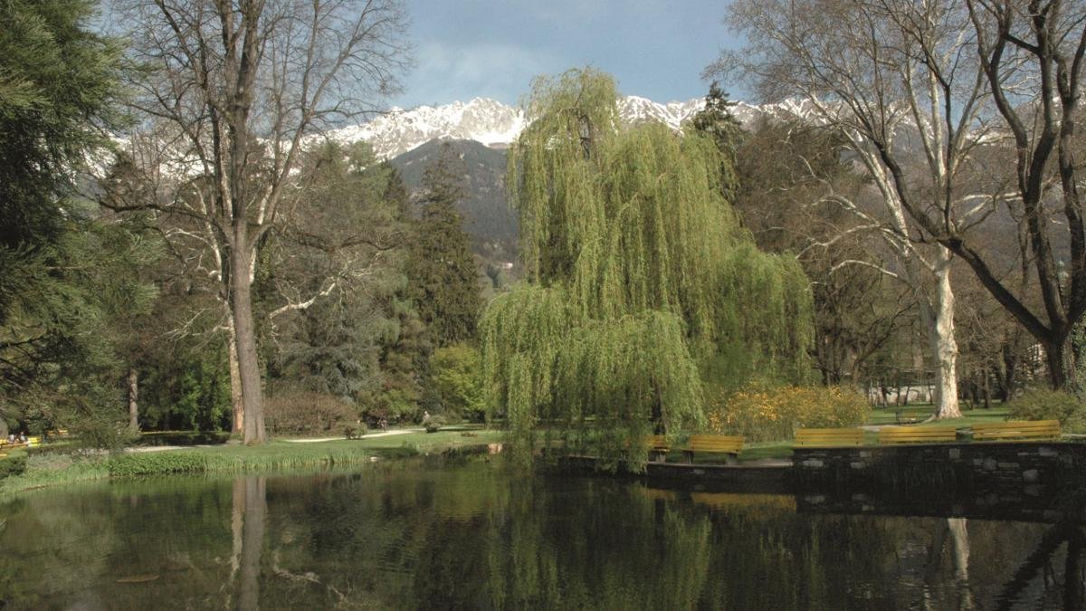 Nicht, dass es in Innsbruck nicht sowieso jede Menge Bäume und Gärten gäbe. Aber was eine richtige Stadt ist, braucht auch mindestens eine ausgedehnte Parkanlage. Der penibel gepflegte Hofgarten diente einst den Habsburgern zum Lustwandeln und Repräsentieren., © Innsbruck Tourismus