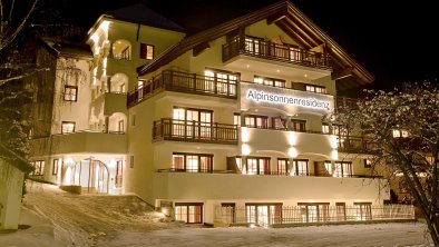 Alpinsonnenresidenz im Winter bei Nacht, © Judith Kathrein