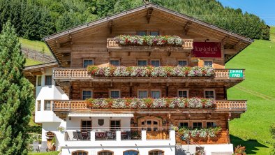 Hotel-Garni Hanslerhof im Sommer