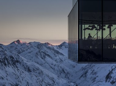 Auf über 3.000 Meter Seehöhe verschiebt und versetzt sich der Boden durch den Permafrost. Eine Herausforderung für den Architekten. , © Ötztal Tourismus /  Rudi Wyhlidal