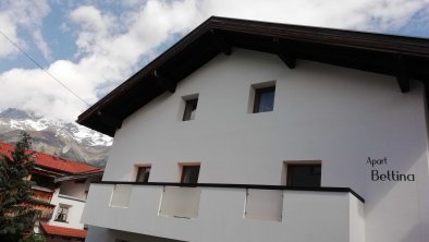 Das Gästehaus Apart Bettina mit Südbalkon bei der Fwg. Alpenrose. Kleine Wohnung im 2 Stock mit 2 Fenster, 1 Dachfenster bei der Dusche., © im-web.de/ DS Destination Solutions GmbH (eda3 Naud)