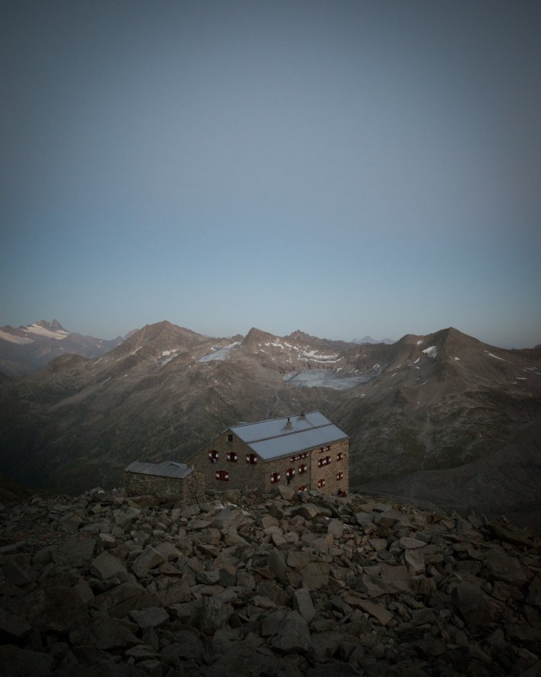 Oesterreich Austria, Tirol Tyrol, Osttirol, Nationalpark Hohe Tauern, Venedigergruppe, Grossvenediger, Neue Prager Huette; Berghuette; alpine chalet cottage, mountain hut 08/2016
