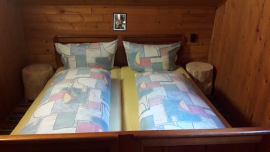 Doppelbett in Zimmer 2, © Baumgartner