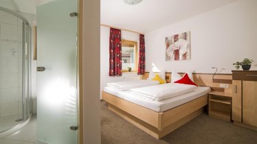 Appartments Taschler - Doppelzimmer mit Dusche, © Schlafzimmer