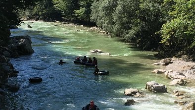 Schlauchreiten in der Ache 150 m neben dem APP