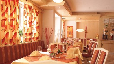 hotel_wiese_speisesaal_neu