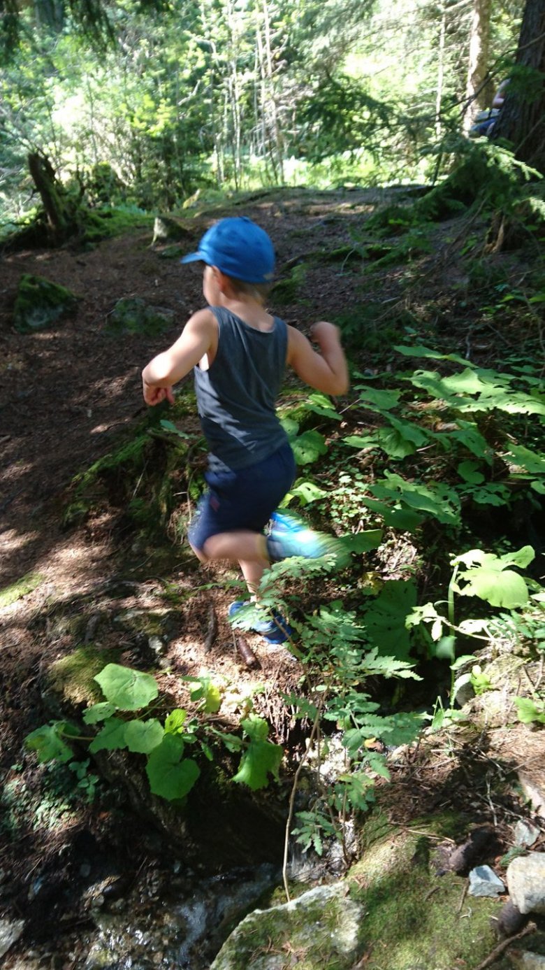 Wasserwanderweg-Ladis-Sprung(c)-Tirol-Werbung—Julia-Koenig