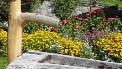 Zedlacherhof Garten Brunnen, © Wibmer