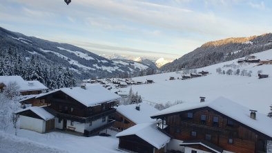 Haus Frei_Nagele_Alpbachtal_Blick Richtung Dorf