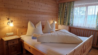 Haus Frei-Nagele_Alpbachtal_Zimmer mit Doppelbett