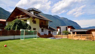 Privater Sportplatz und Spielplatz  - 2 Gehminuten