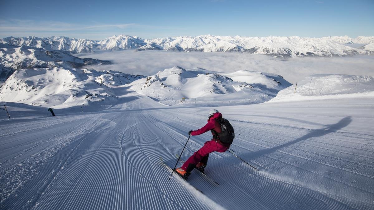 Rund 147 Pistenkilometer, 52 Liftanlagen, 34 Hütten, bis zu 2.500 Meter Höhe – die Zillertal-Arena zwischen Zell und Königsleiten auf Salzburger Seite ist das größte Skigebiet im Zillertal. Mit Kinderarealen, speziellen Restaurants und Kinderbetreuung bietet das Familienskigebiet Abwechslung für die ganze Familie., © Zillertal Arena