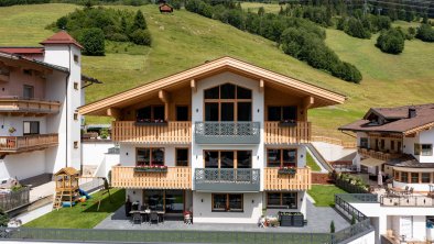 Isskogel_Suites_Gerlos_291_06_2022_Haus_aussen_Dro