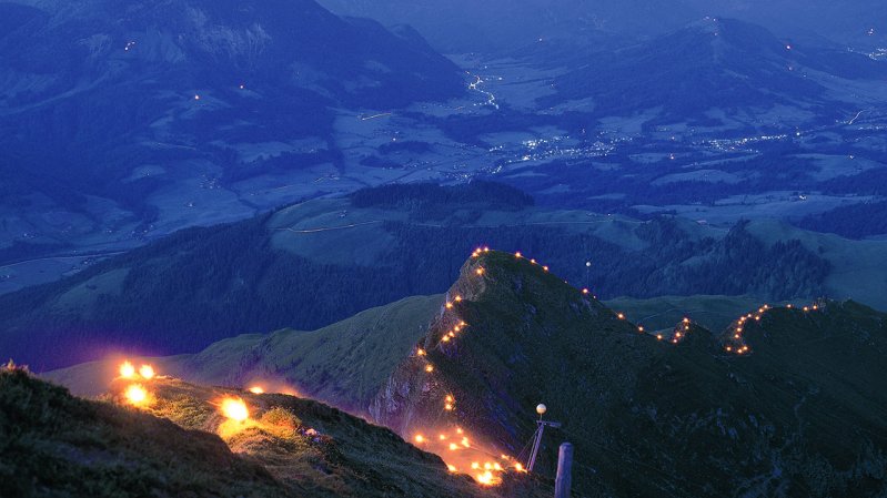 Sonnwendfeuer in der Tiroler Zugspitz Arena, © Albin Niederstrasser