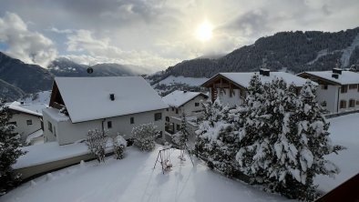 26.11.23: Südseitiger Ausblick auf das Bergdorf ;)