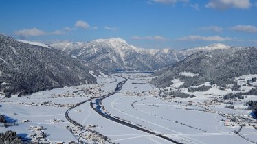 Blick auf den breiten Talkessel von St. Johann, © Stefan Eisend