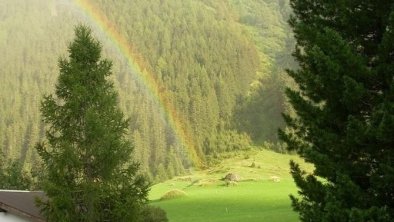 Blick v. Balkon m. Regenbogen