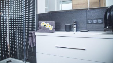 Badezimmer mit Dusche