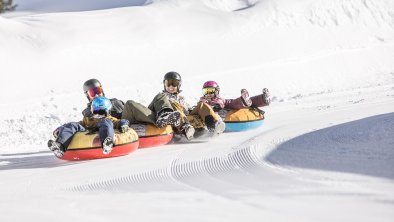 01_Snowtubing