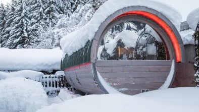 kartnaller_neustift_stubai_saunafass_verschneit_wi