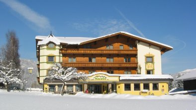 Neuwirt Hausansicht im Winter, © Hotel Neuwirt