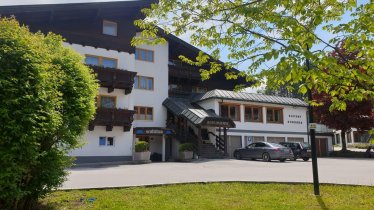 Hotel Schermer Bad Häring Haus im Sommer