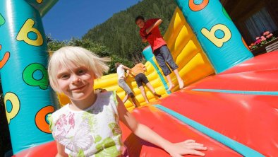 Abenteuerspielplatz für Kinder - HÜPFBURG