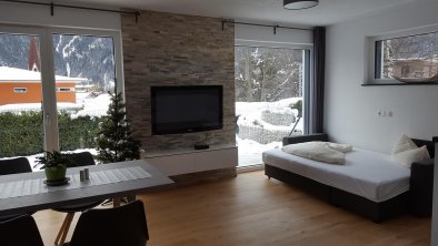 Schlafcouch und Weihnachtsbaum