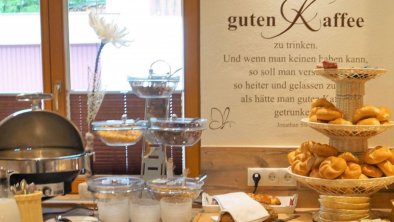 Gästehaus Almrausch_Frühstücksbuffet (2)