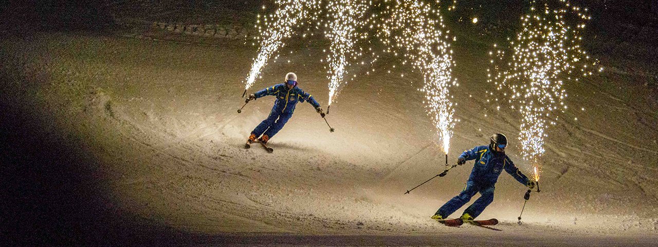 Da fliegen die Funken: Die Skishow "Schneetreiben" in St. Anton ist ein spektakuläres Erlebnis, © TVB St. Anton am Arlberg / Jakub Sedivy