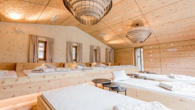 Zirbenlounge Ruheraum Saunadorf Alpenresort Schwar