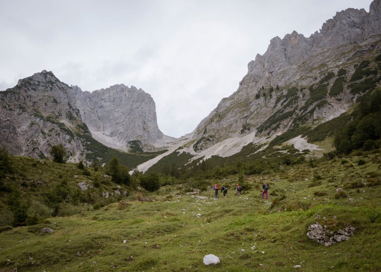 Unterwegs am Fuße des Wilden Kaisers., © Tirol Werbung, Jens Schwarz