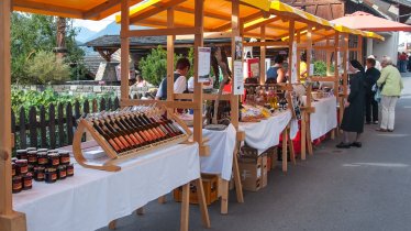 Bauernmarkt in Stanz bei Landeck, © Archiv TirolWest/Carmen Haid