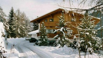 bronte-haus-winter-auffahrt