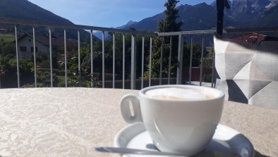 Cappuccino mit Gletscherblick