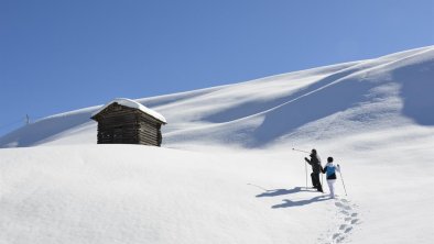 Schneeschuhwandern in unberührter Natur, © Unterguggenberger