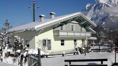 Ferienhaus Antoinette mit der Zugspitze Winter