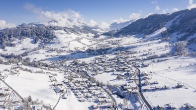 Blick auf Niederau Winter tief verschneit Wildschö