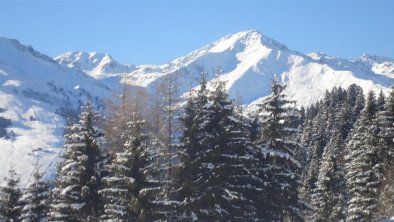 Berg im Schneemantel