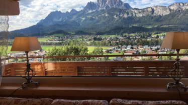 Resizenz-Sonnleitn-St_Johann-Tirol-Balkon-Kaiser-i