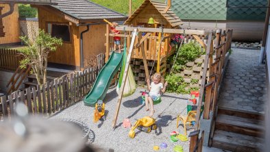 Kartnaller_Neustift_Stubai_Spielplatz_vonoben4000