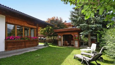 Haus Saurer - Garten mit Gartenhaus