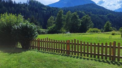 Ausblick Oberland mit Garten