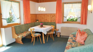 Wohnung 1: Wohnzimmer mit Ausziehcouch,  Balkon