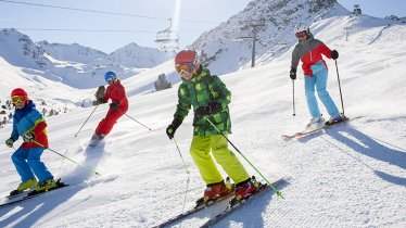 Mit breiten, bestens präparierten Pisten wartet das Skigebiet Nauders zum Winteropening auf, © Nauders Tourismus / Martin Lugger