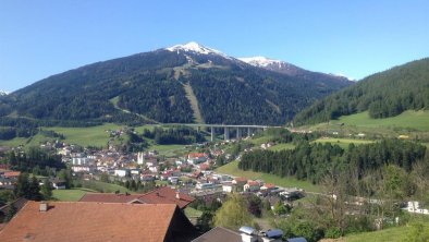 Blick zu Steinach und die Skipisten