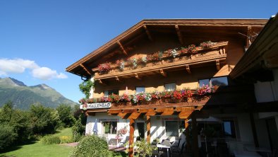 bronte-haus-sommer-garten