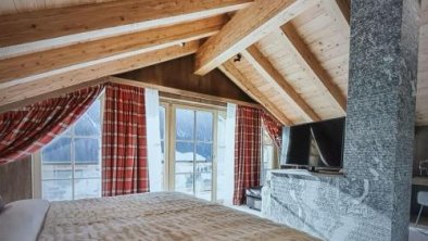 Traditional authentic Alpine chalet, © bookingcom